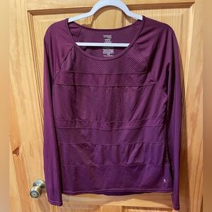 Danskin now drimore pullover shirt with thumb holes size XL plum color